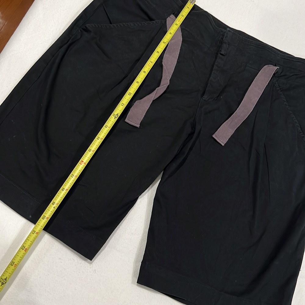 Vince Black Bermuda Short - Picture 2 of 8